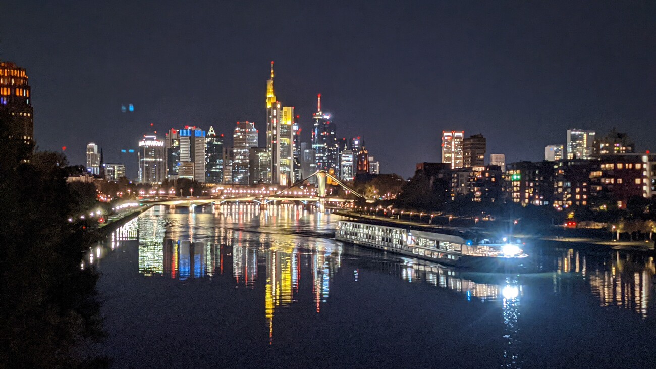Frankfurt am Main skyline, seen from the Deutschherrnbrücke.